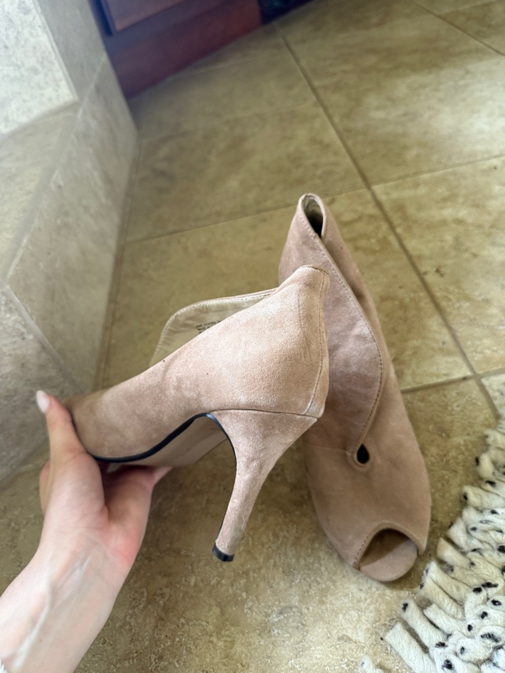 heels - Picture 3 of 3